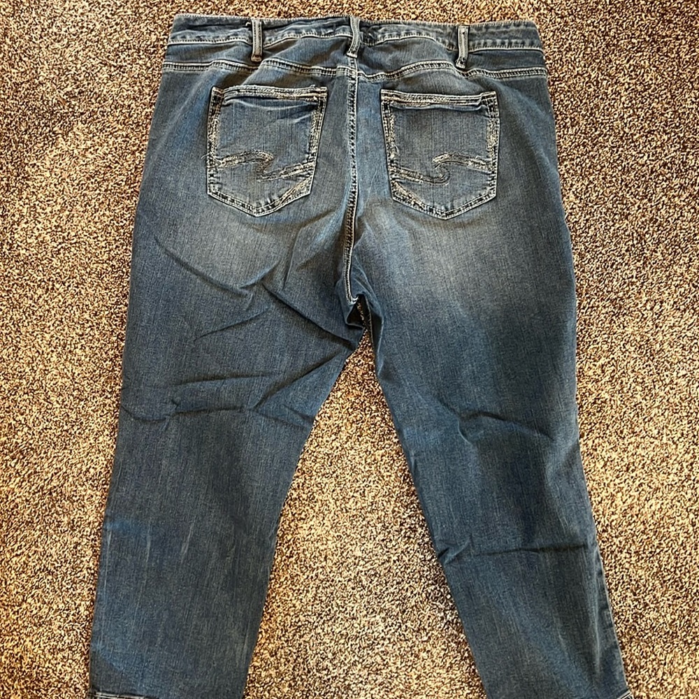 Women’s silver jeans Elysee Capri size 20 length 23.5